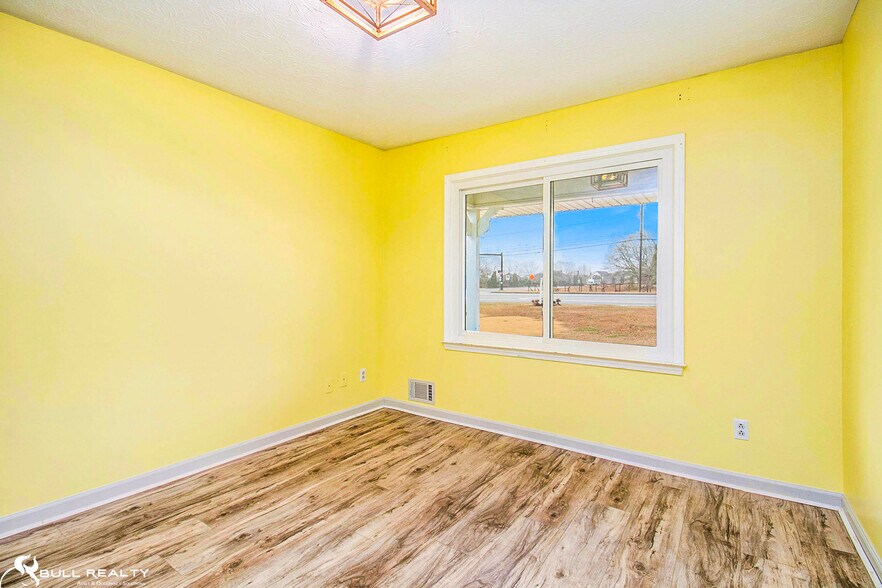 684 Grayson Pky, Grayson, GA 30017