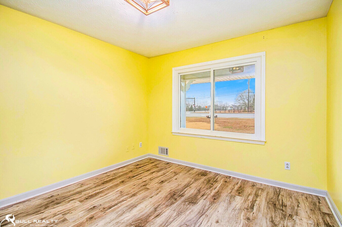 684 Grayson Pky, Grayson, GA 30017