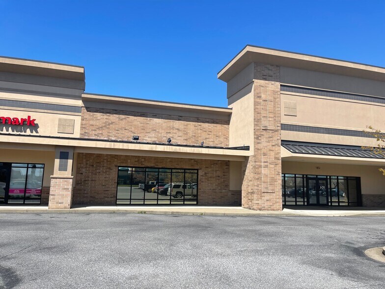 4645 Village Square Dr, Paducah, KY 42001