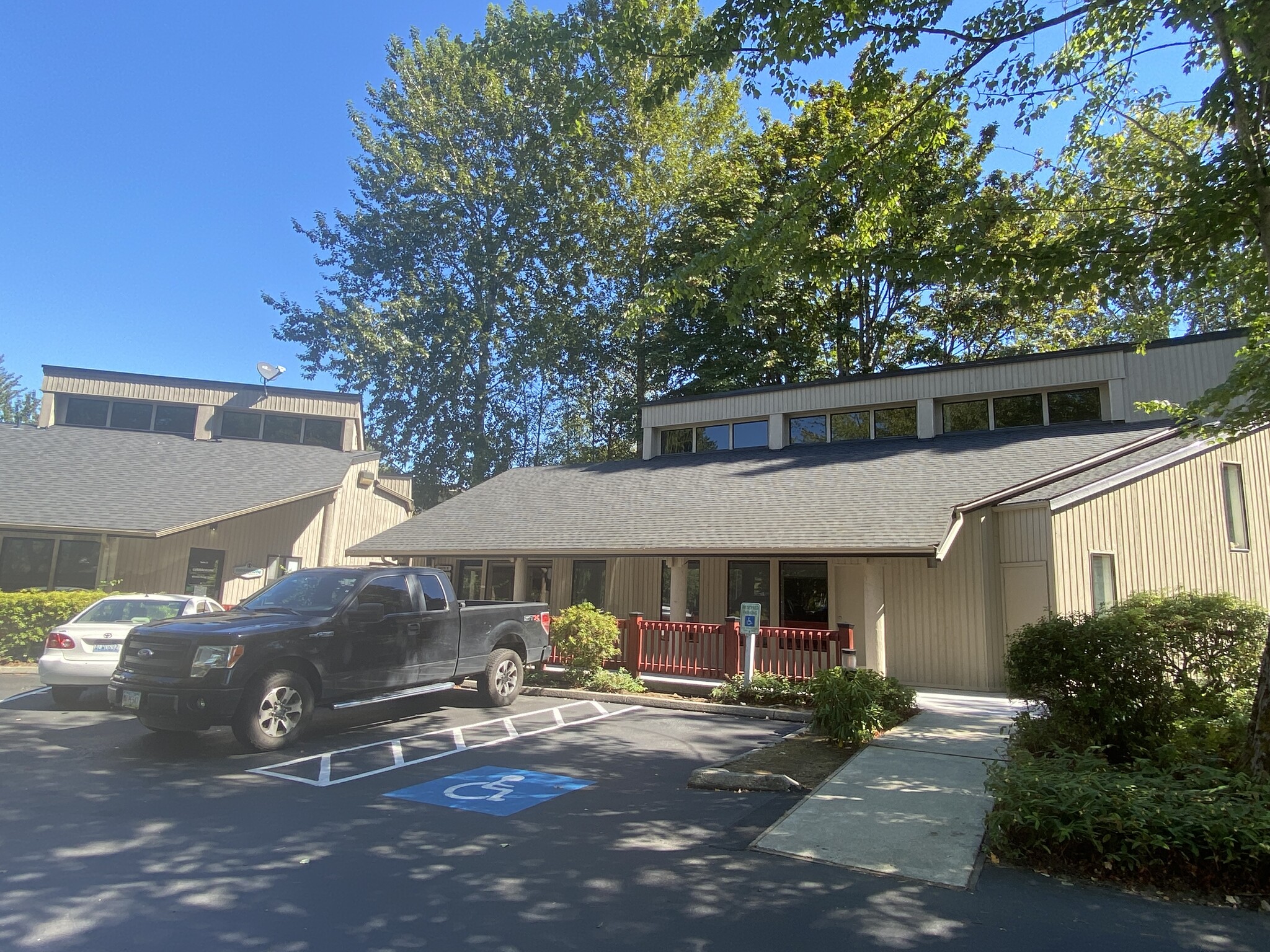 600 NW Gilman Blvd, Issaquah, WA for sale Building Photo- Image 1 of 1