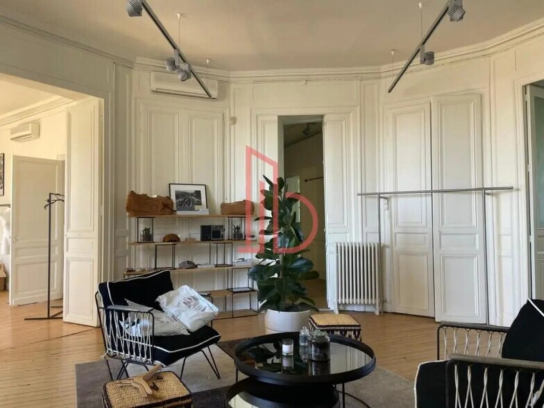 Office in Bordeaux for lease - Interior Photo - Image 1 of 9
