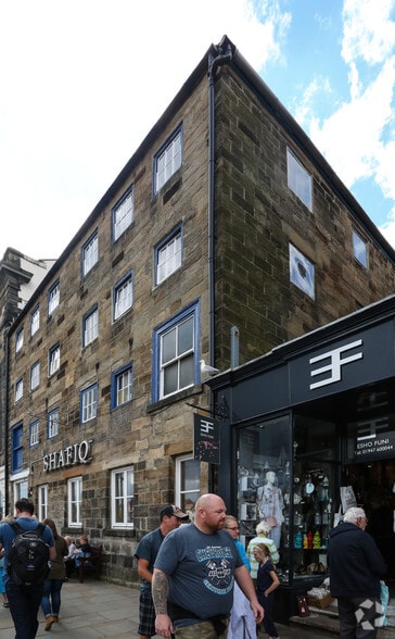 2-3 Marine Parade, Whitby for lease - Primary Photo - Image 1 of 2