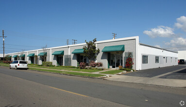 868-882 W 16th St, Newport Beach, CA for lease Building Photo- Image 2 of 2