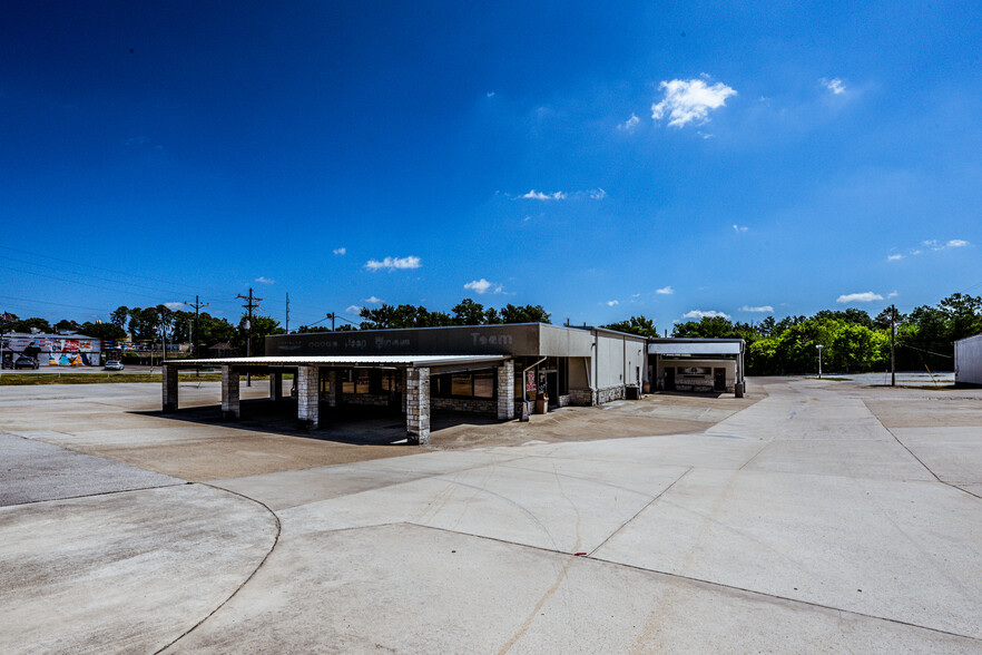 Former Wischnewsky Dodge portfolio of 4 properties for sale on LoopNet.com - Building Photo - Image 3 of 32