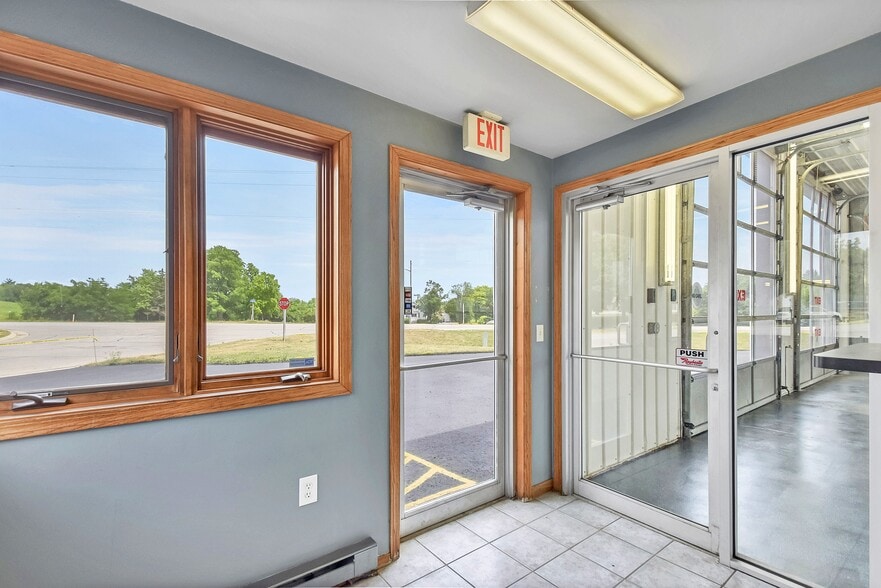 615 County Road R, Denmark, WI for sale - Building Photo - Image 2 of 33