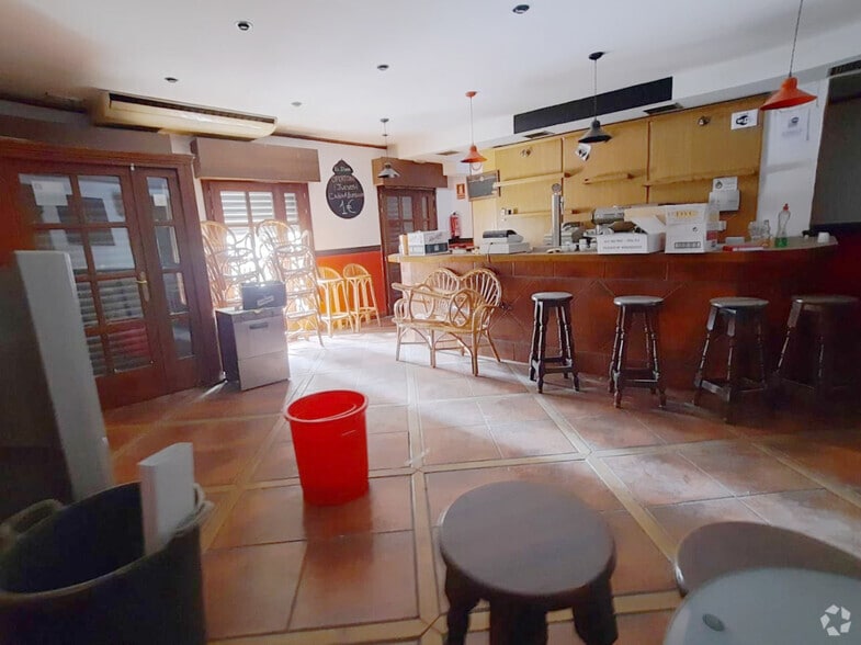 Retail in Ávila, Ávila for lease - Primary Photo - Image 1 of 18