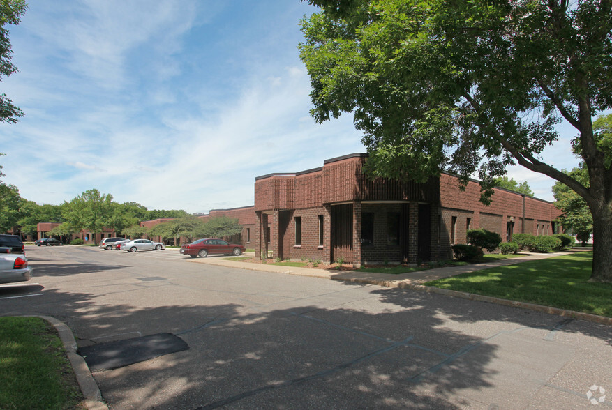 701 N Decatur Ave, Golden Valley, MN for lease - Primary Photo - Image 1 of 7