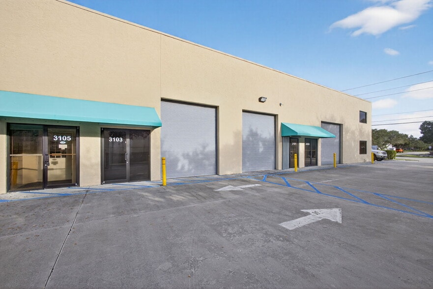 3097-3117 SE Gran Park Way, Stuart, FL for sale - Primary Photo - Image 1 of 35