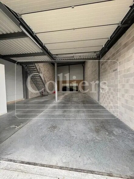 Office in Saint-Victoret for lease - Interior Photo - Image 2 of 7