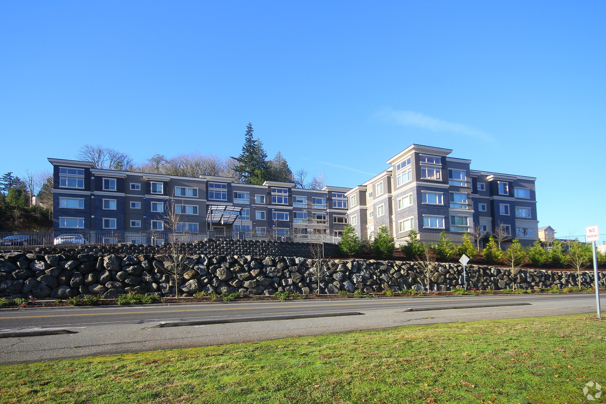 2700 NW Pine Cone Dr, Issaquah, WA for lease Primary Photo- Image 1 of 5