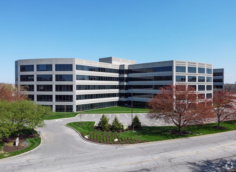 8425 Woodfield Crossing Blvd, Indianapolis, IN for lease - Primary Photo - Image 1 of 29