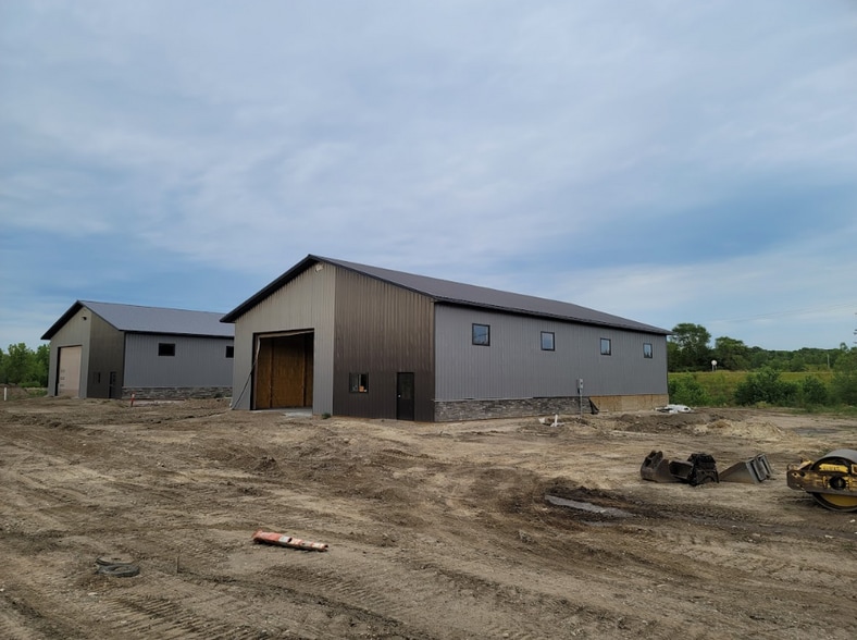 600 Industrial St, Saint Peter, MN for lease - Primary Photo - Image 1 of 8