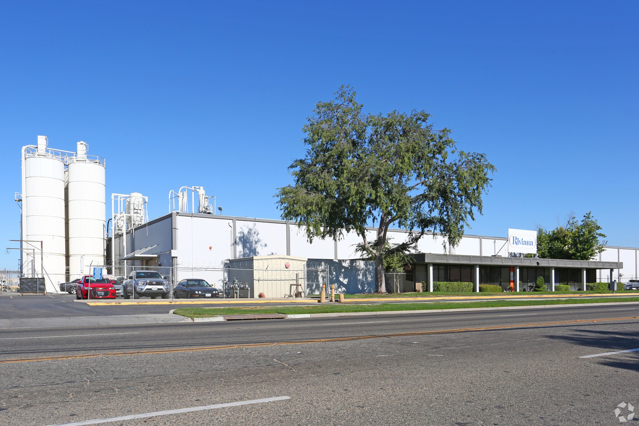 2704 S Maple Ave, Fresno, CA for sale Primary Photo- Image 1 of 1