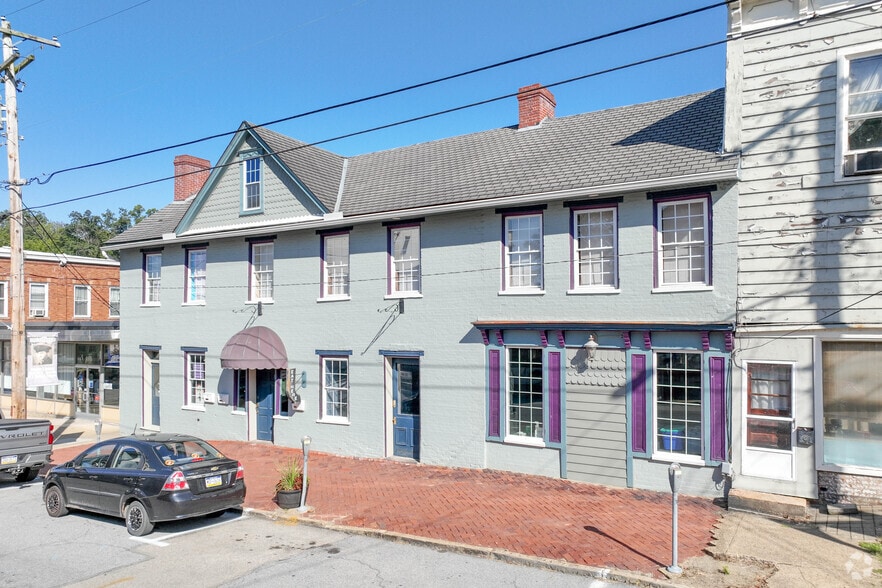 213-217 Point St, Saltsburg, PA for lease - Primary Photo - Image 1 of 4