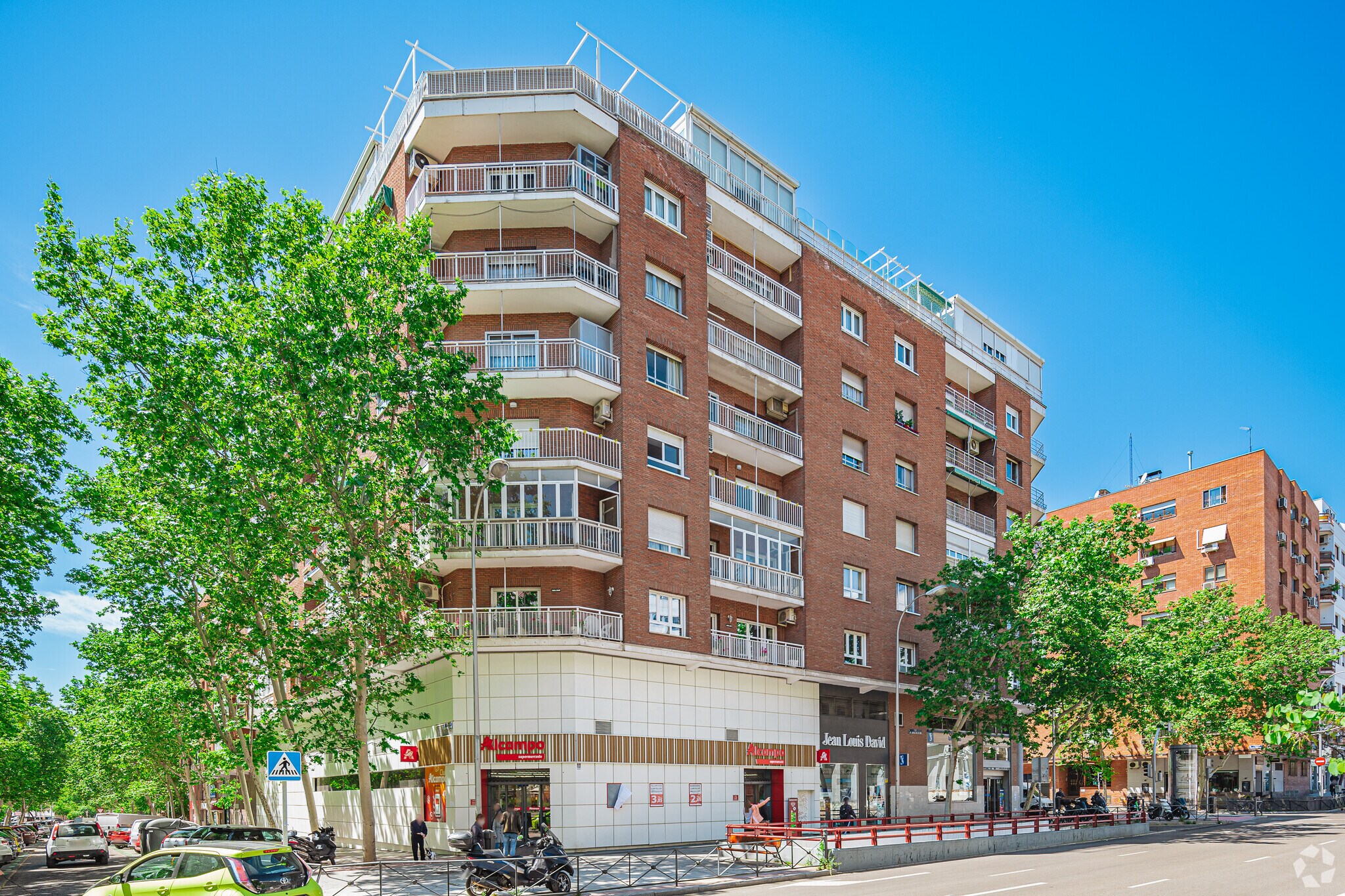 Calle de la Infanta Mercedes, 58, Madrid, Madrid for lease Primary Photo- Image 1 of 3