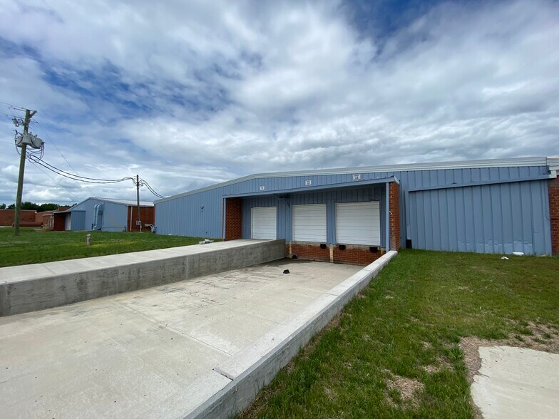 599 Raleigh Rd, Henderson, NC for lease - Building Photo - Image 2 of 22