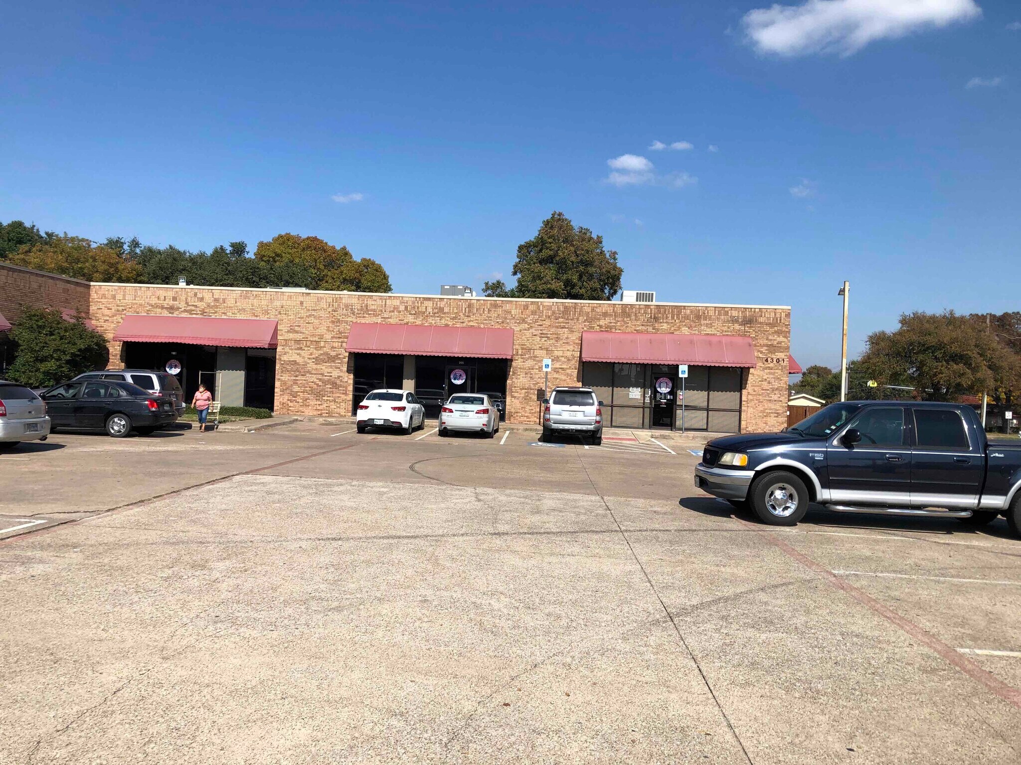 4301 Saturn Rd, Garland, TX 75041 Samrah Northwest Village