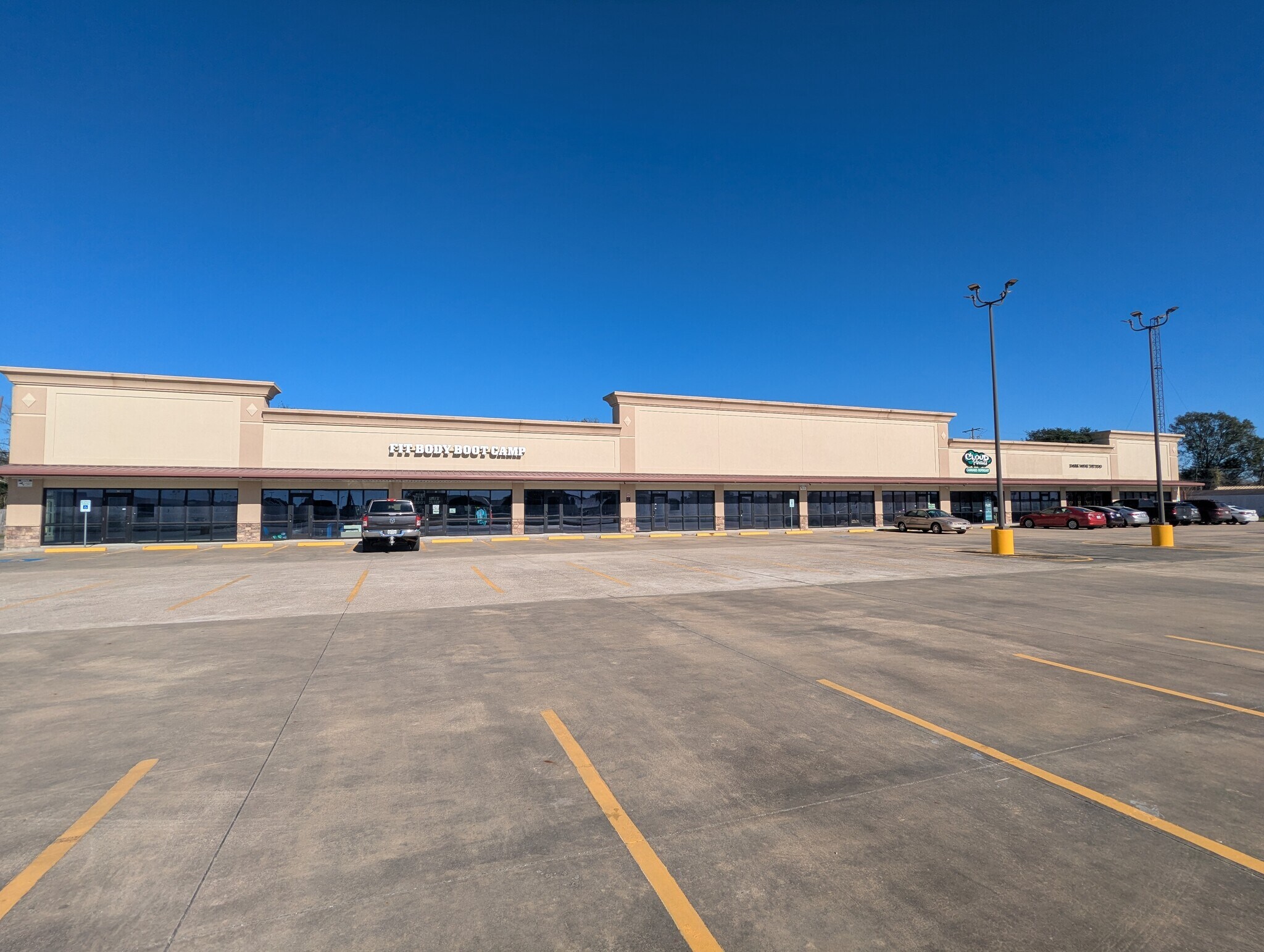 421 S Memorial Fwy, Nederland, TX for lease Interior Photo- Image 1 of 6