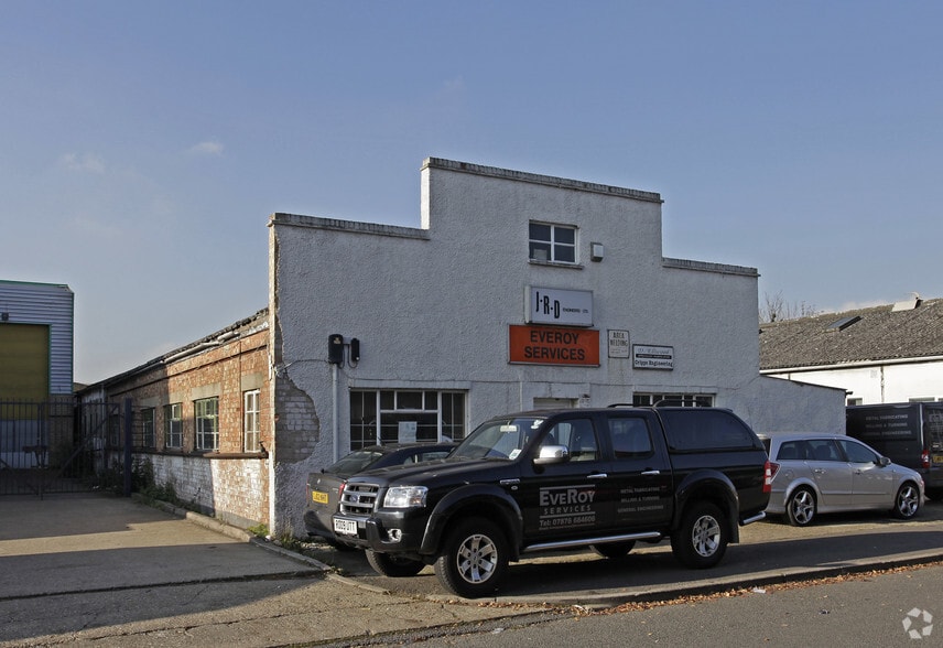 5 Willow Rd, Slough for sale - Primary Photo - Image 1 of 1