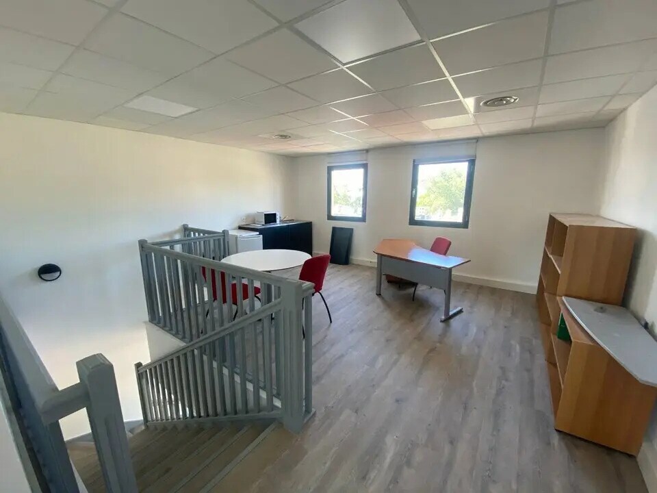 415 Rue Claude Nicolas Ledoux, Aix-en-Provence for lease Interior Photo- Image 1 of 3