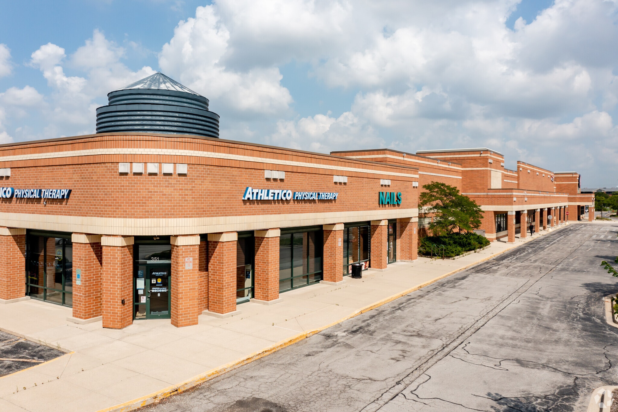 Geneva Crossing, Carol Stream, IL for sale Primary Photo- Image 1 of 1