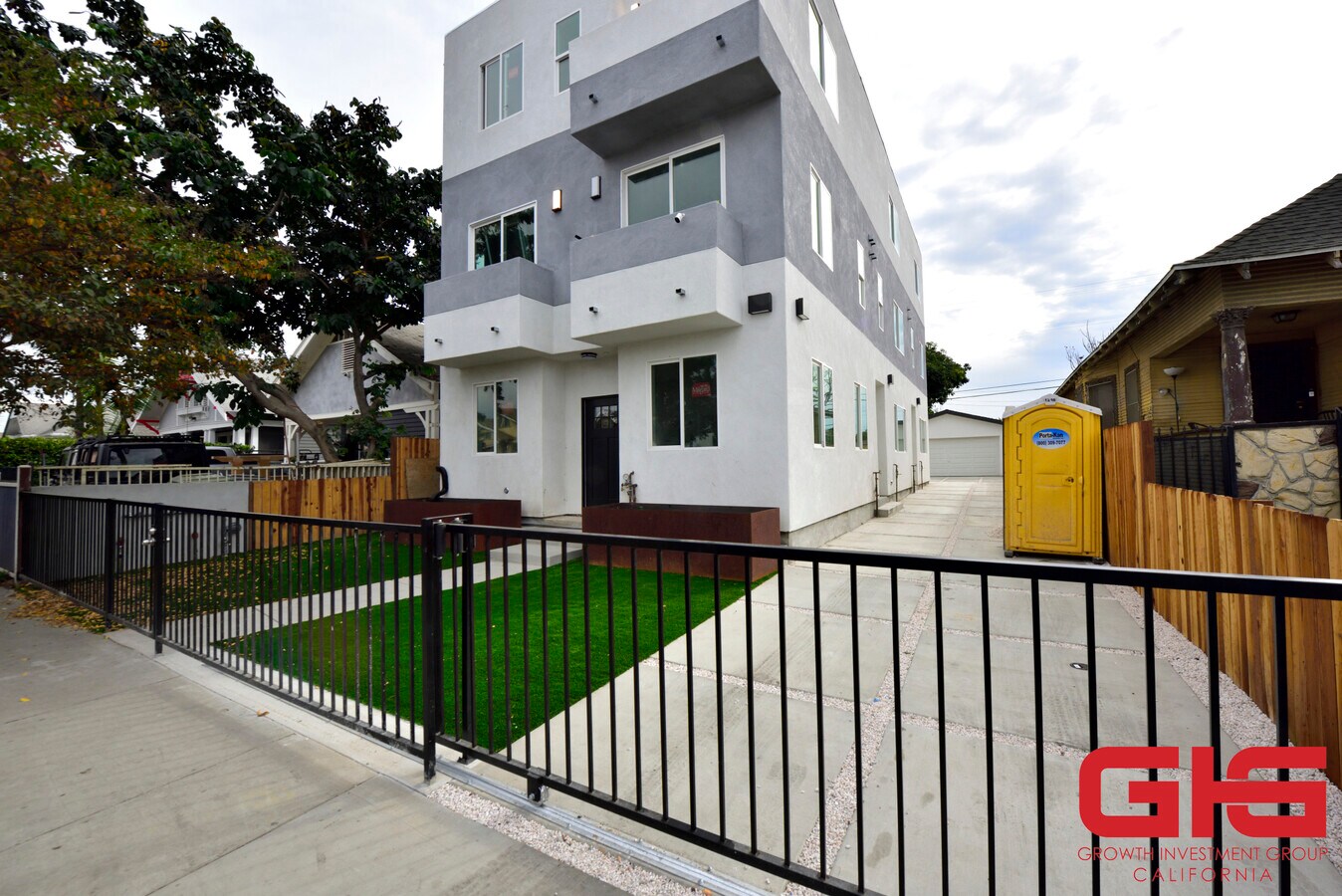 136 W 48th St, Los Angeles, CA 90037