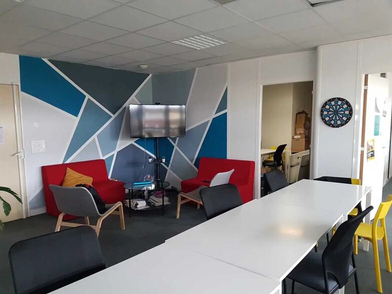 Office in Bordeaux for lease - Interior Photo - Image 1 of 7