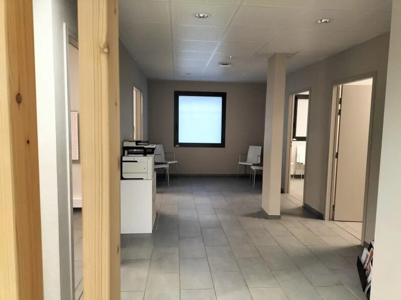 9 Rue Kerkeni, Arbent for lease - Interior Photo - Image 3 of 5