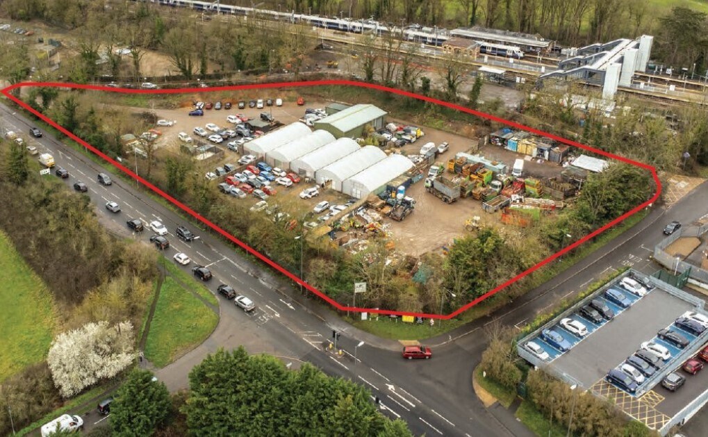 Bath Rd, Maidenhead, BKS SL6 0EB Taplow