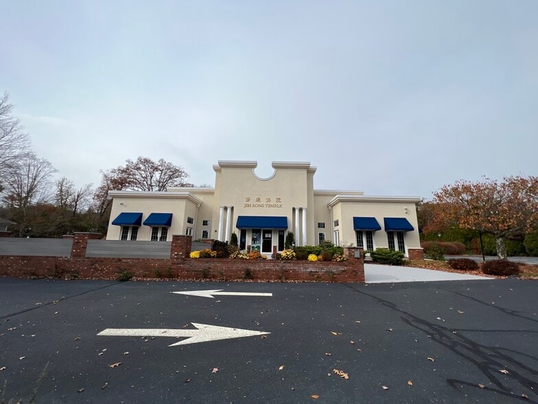 707 Main St, Monroe, CT for sale - Building Photo - Image 1 of 1