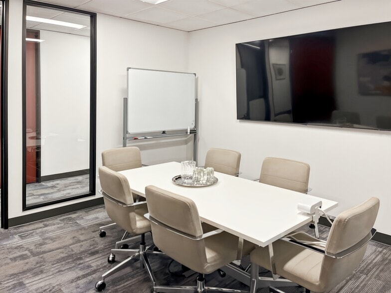 10655 NE 4th St, Bellevue, WA for lease - Interior Photo - Image 2 of 19