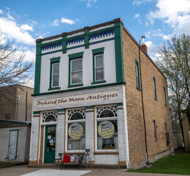 407 Elm Ave, Waverly, MN for sale - Building Photo - Image 1 of 1