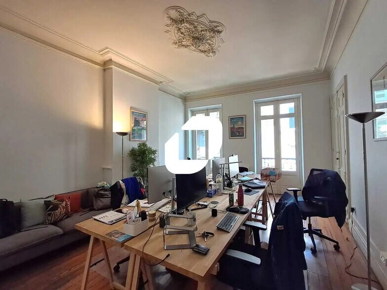 Office in Bordeaux for lease - Interior Photo - Image 1 of 10