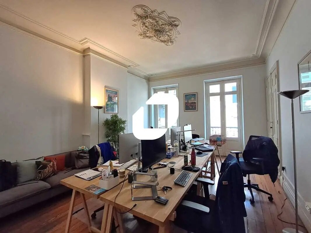 Office in Bordeaux for lease Interior Photo- Image 1 of 11