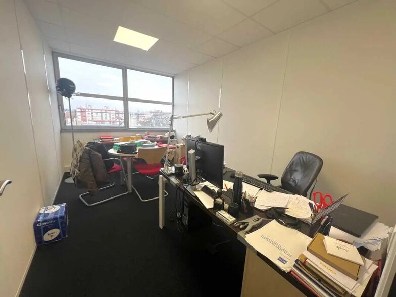 Office in Alfortville for lease - Interior Photo - Image 3 of 6