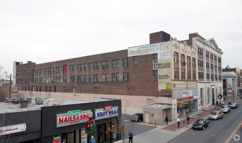 224 Smith St Perth Amboy Nj 08861 Warehouse Property For Lease 224 Smith St Canadian Furniture 25 000 Sf Of Retail E Available In Perth Amboy Nj