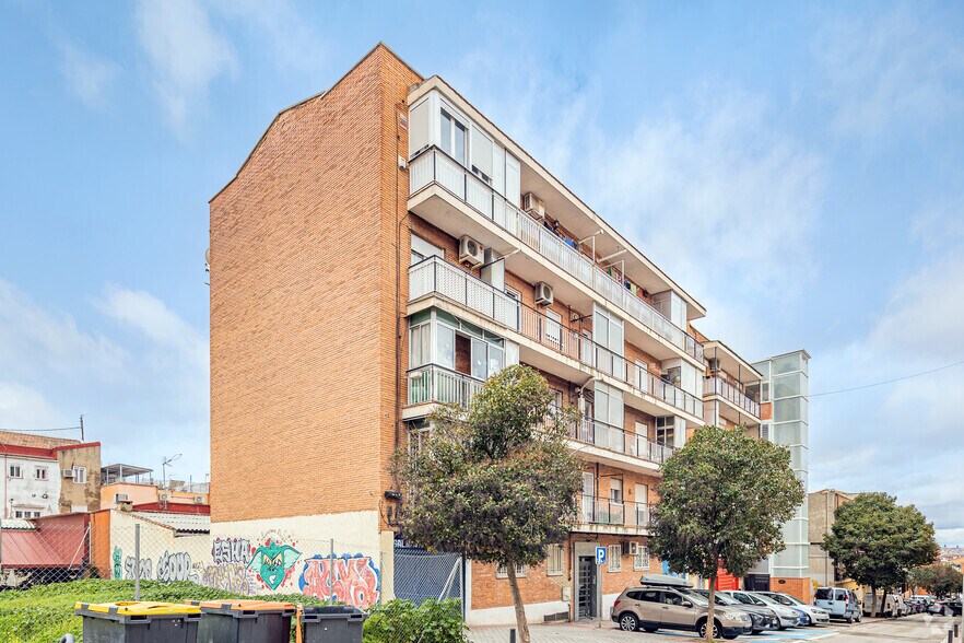 Calle de Enrique Velasco, 40, Madrid, Madrid for sale - Primary Photo - Image 1 of 1
