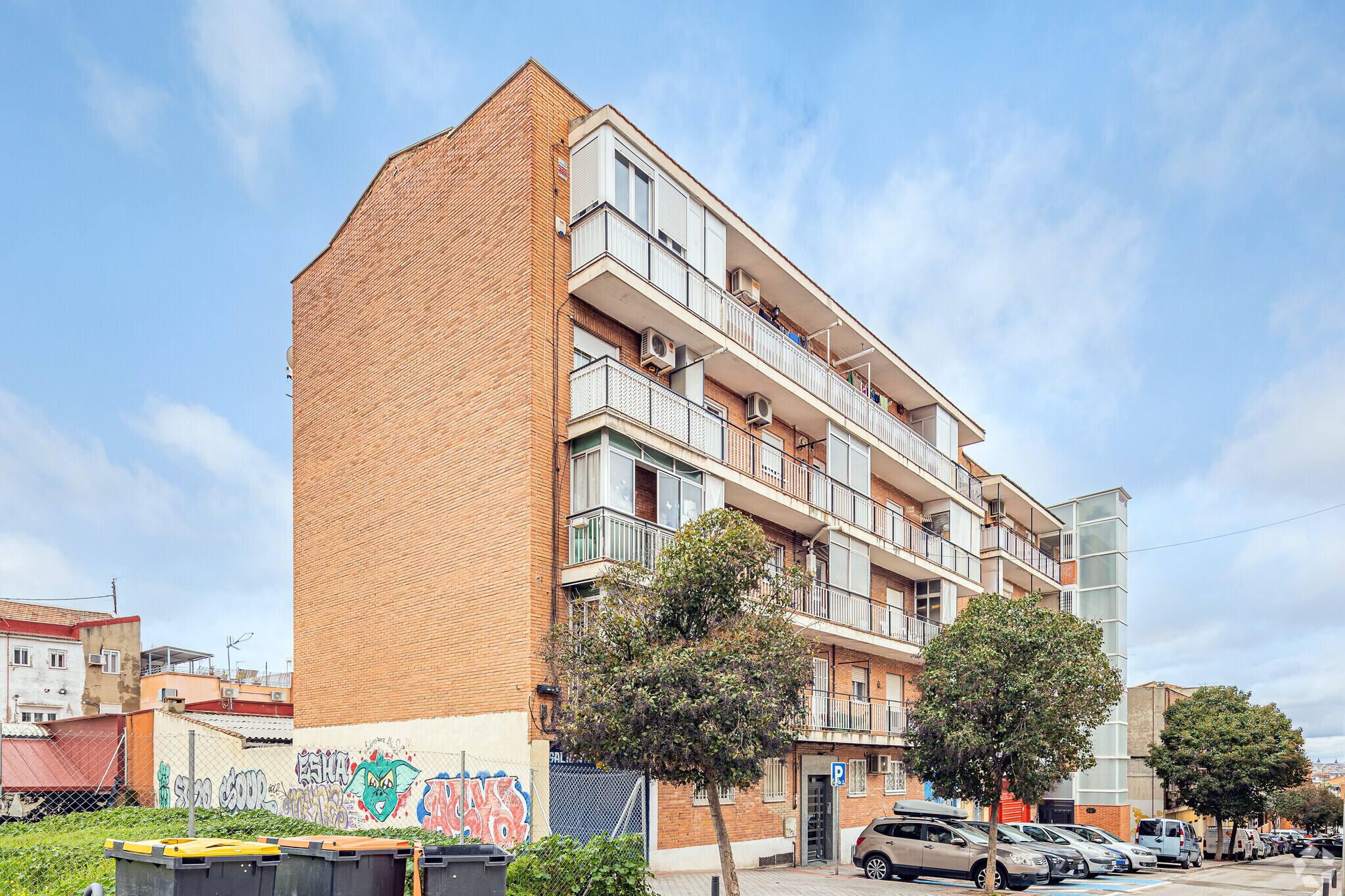 Calle de Enrique Velasco, 40, Madrid, Madrid for sale Primary Photo- Image 1 of 1