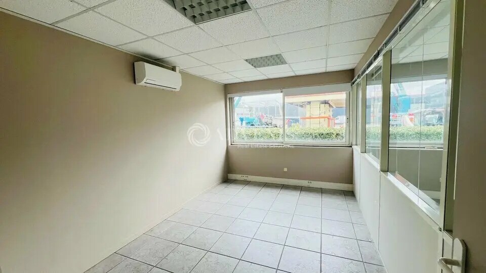 Office in Pessac for lease - Interior Photo - Image 3 of 5