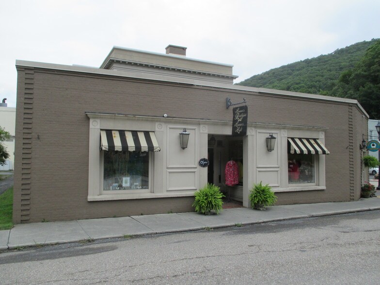 2840 Main St, Hot Springs, VA for sale - Building Photo - Image 1 of 1