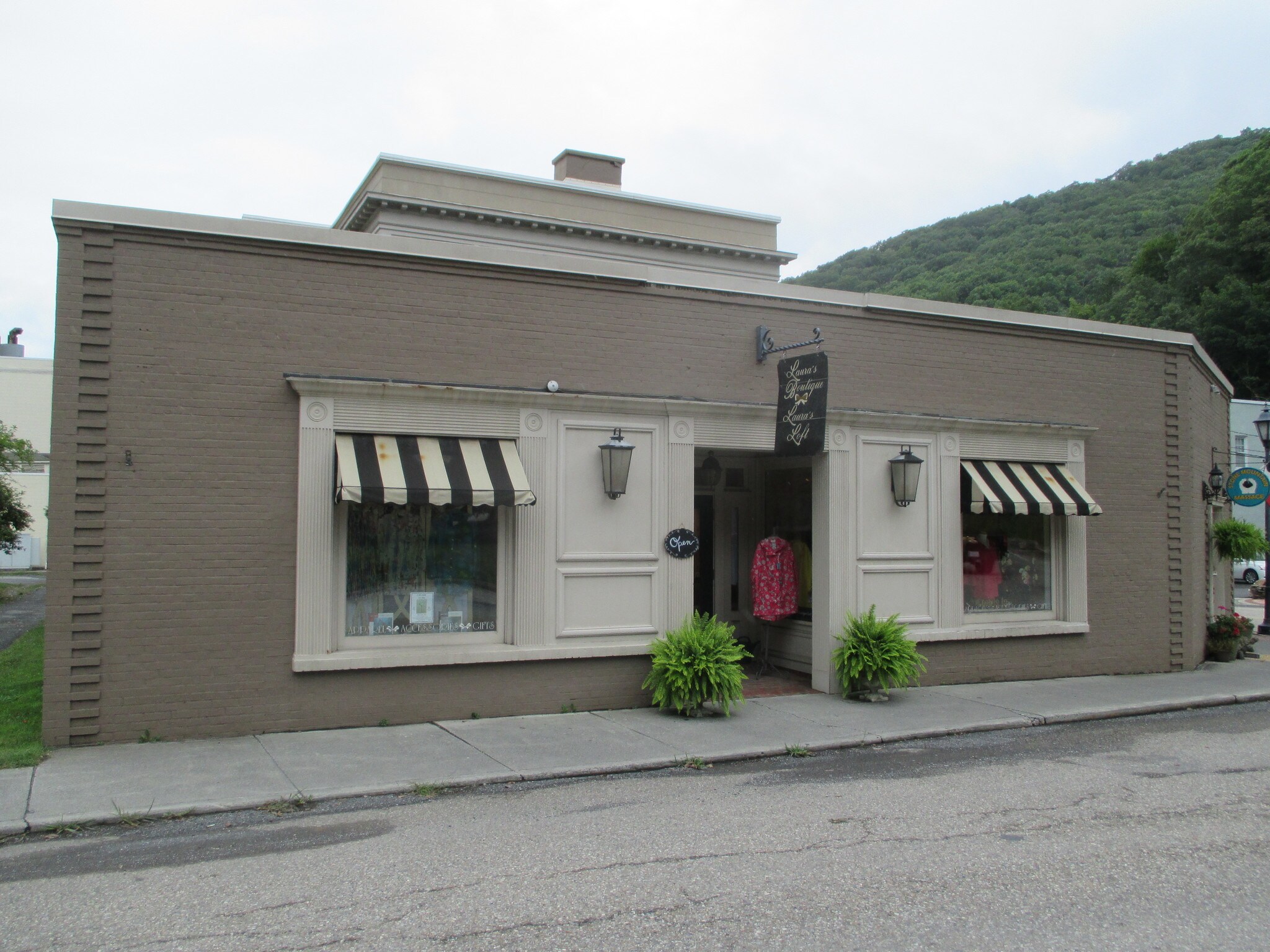2840 Main St, Hot Springs, VA for sale Building Photo- Image 1 of 1