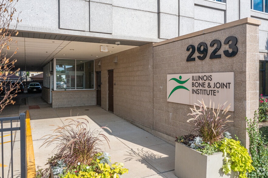 2923 N California Ave, Chicago, IL for lease - Building Photo - Image 2 of 10