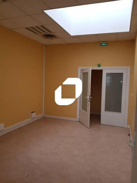 Office in Liévin for lease - Building Photo - Image 1 of 21