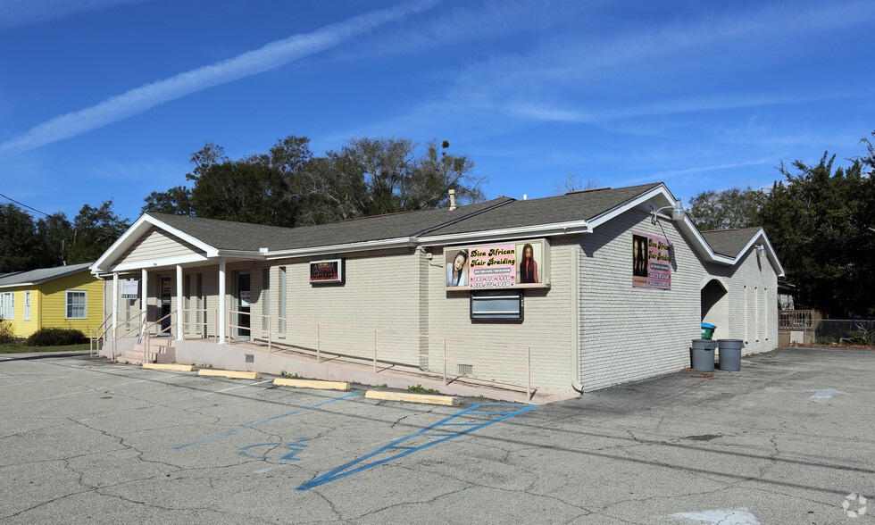 1966 Pass Rd, Biloxi, MS 39531