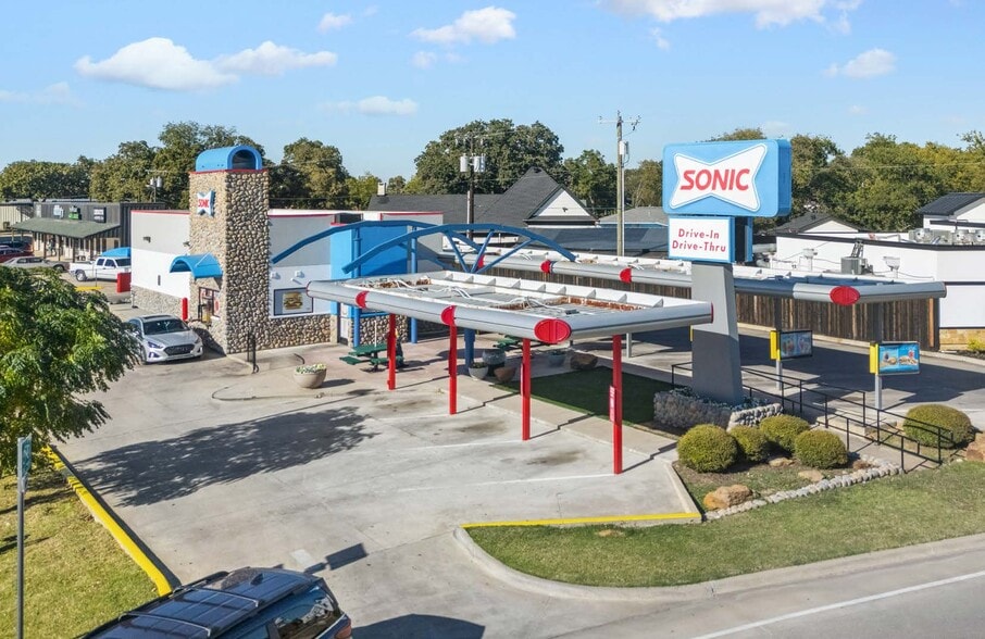 101 Main St, Lake Dallas, TX for sale - Building Photo - Image 1 of 3