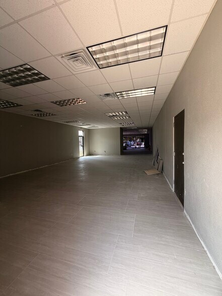 600-618 N McColl Rd, McAllen, TX for lease - Building Photo - Image 3 of 8
