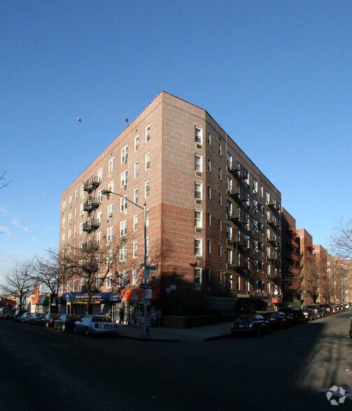 4430 Macnish St, Elmhurst, NY for lease - Building Photo - Image 2 of 12