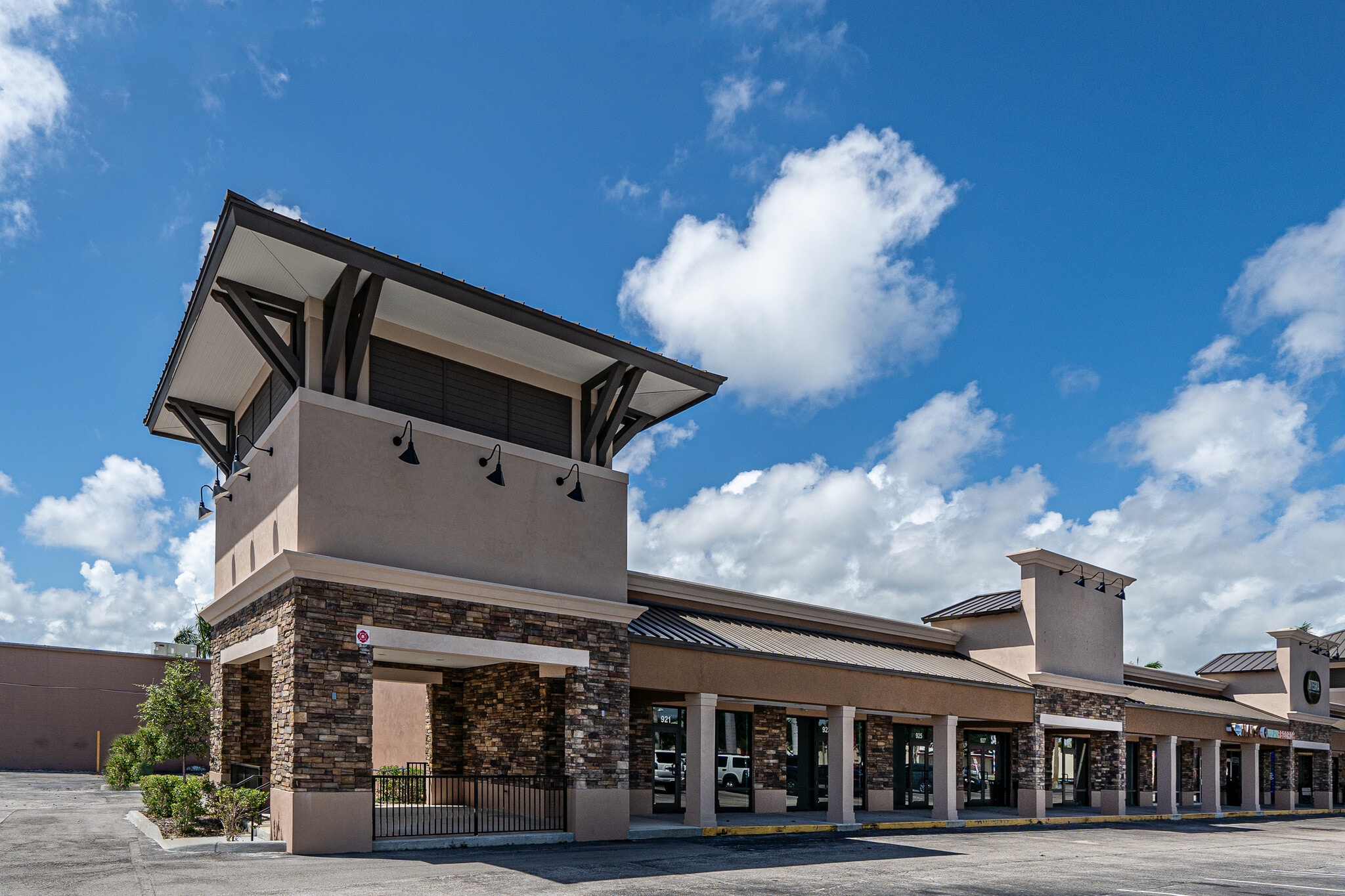 929 15th Pl, Vero Beach, FL for lease Building Photo- Image 1 of 12