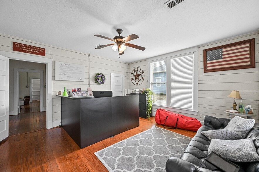 304 N San Jacinto St, Rockwall, TX for lease - Building Photo - Image 3 of 18