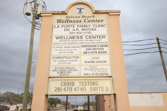 401 W Fairmont Pky, La Porte, TX for lease Building Photo- Image 2 of 7